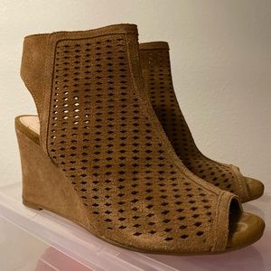 Gently worn I.N.C. Camel wedges, size 6.5